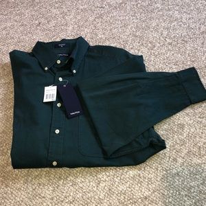 Men’s long sleeve NWT nautical button down.